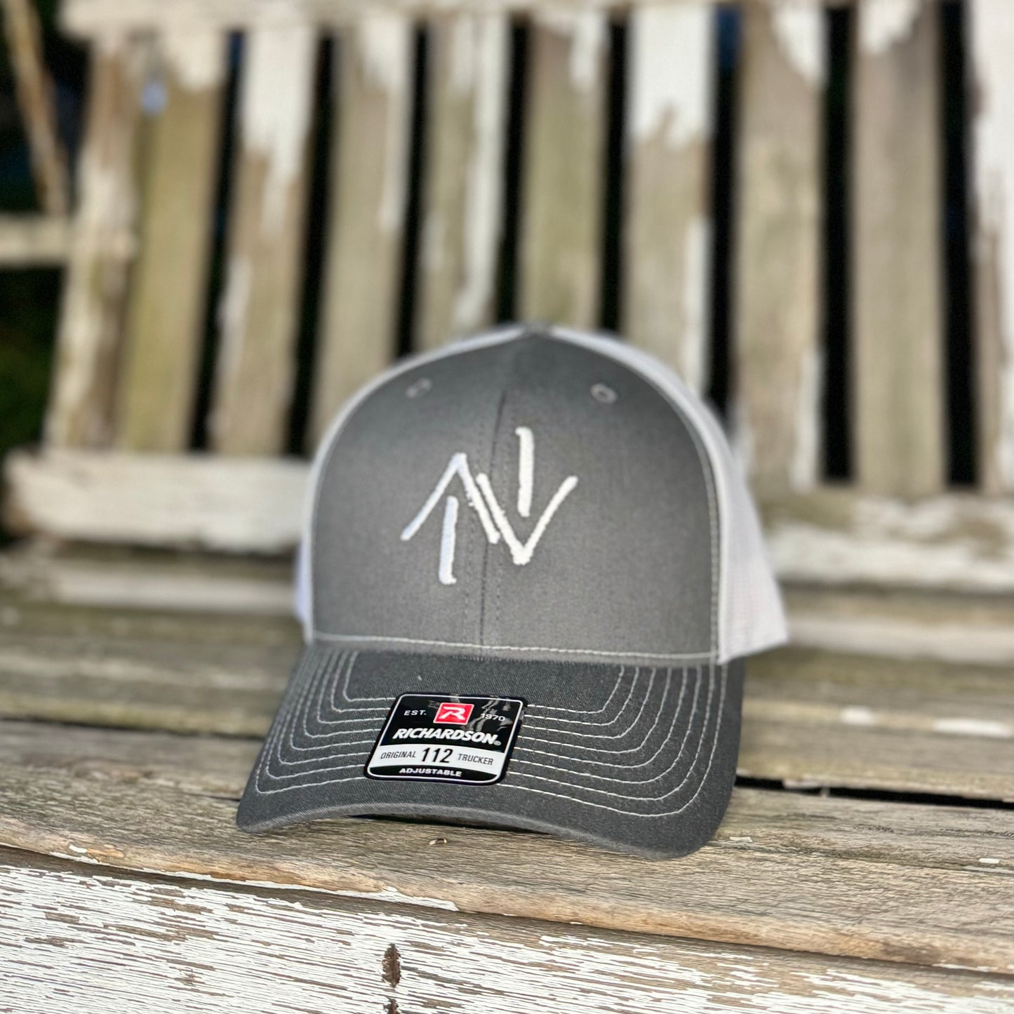 Arrows Gray/White Structured Mesh Back Hat